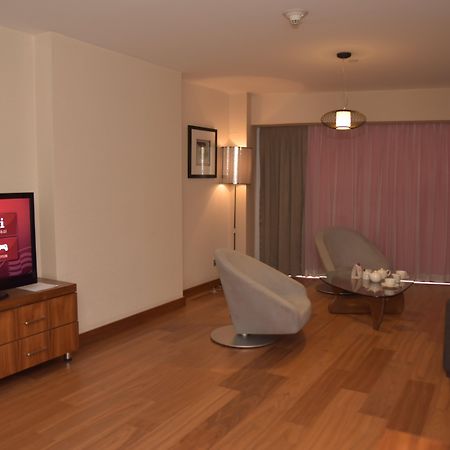 Crowne Plaza Istanbul Harbiye By Ihg Hotel Exterior photo A living room at the hotel