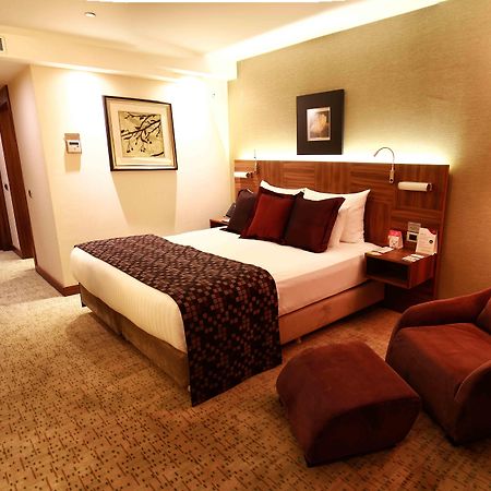 Crowne Plaza Istanbul Harbiye By Ihg Hotel Exterior photo A room at the Taj Mahal Palace