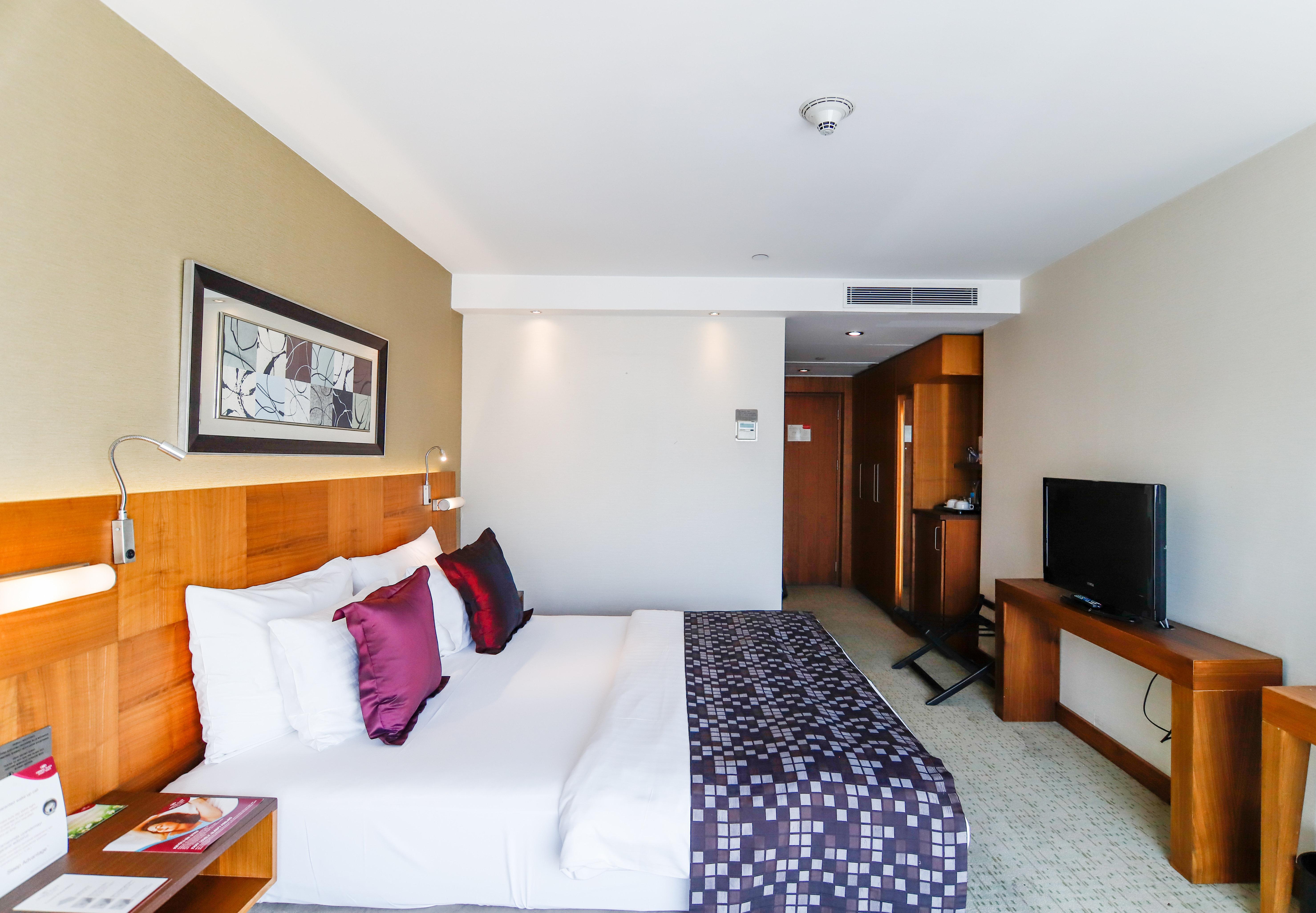 Crowne Plaza Istanbul Harbiye By Ihg Hotel Exterior photo A room at the hotel