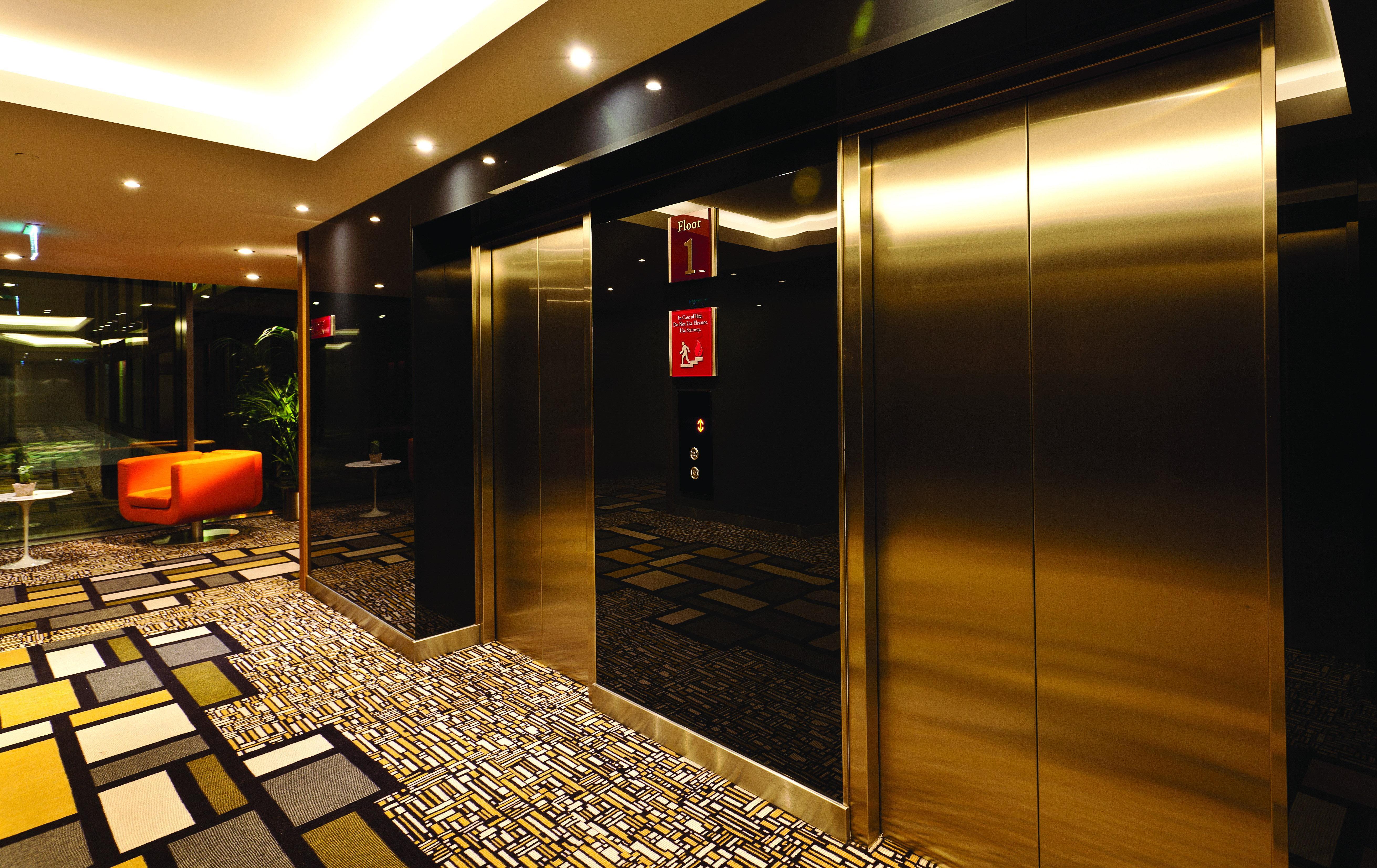 Crowne Plaza Istanbul Harbiye By Ihg Hotel Exterior photo Elevators at the lobby