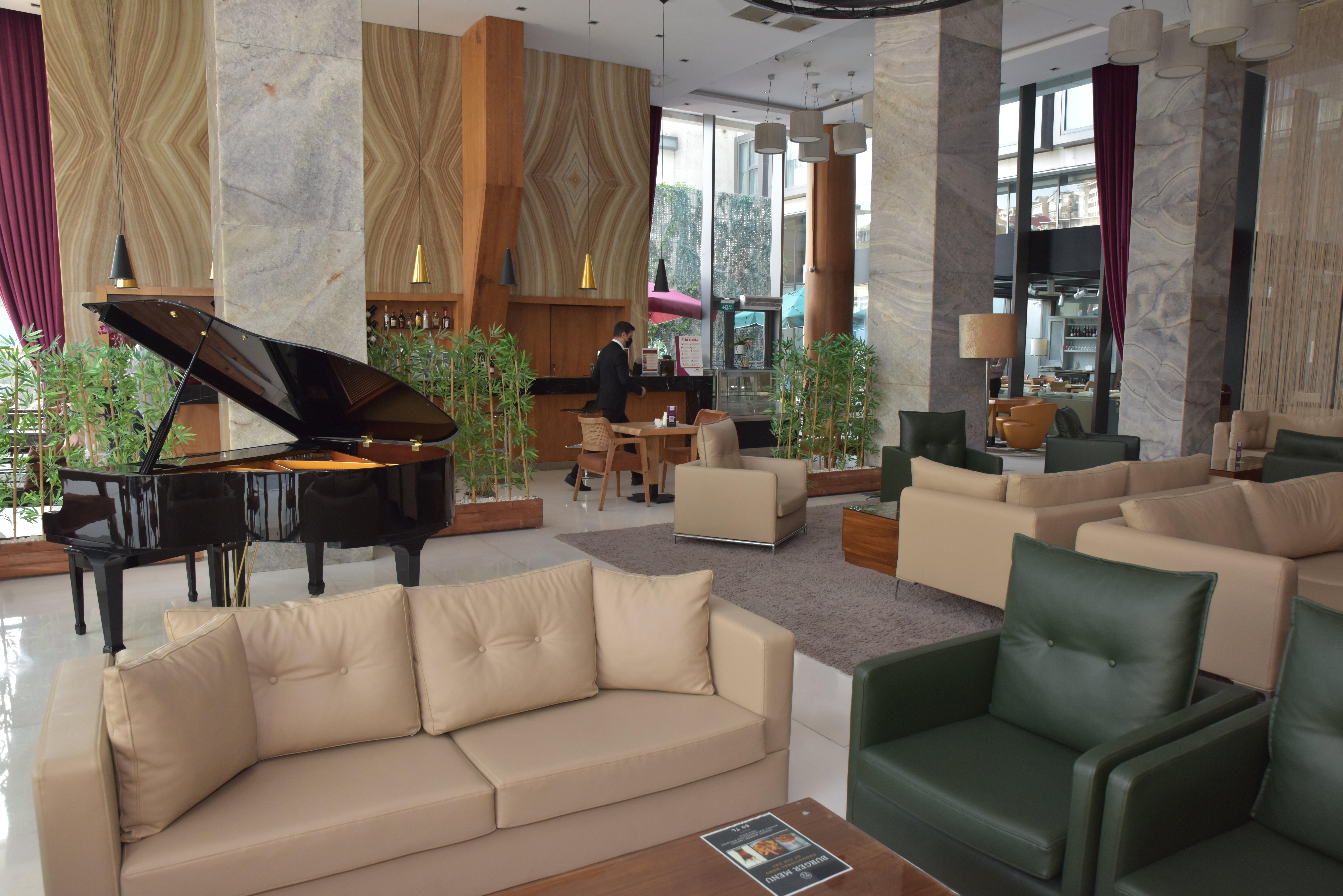 Crowne Plaza Istanbul Harbiye By Ihg Hotel Exterior photo The lobby of the hotel