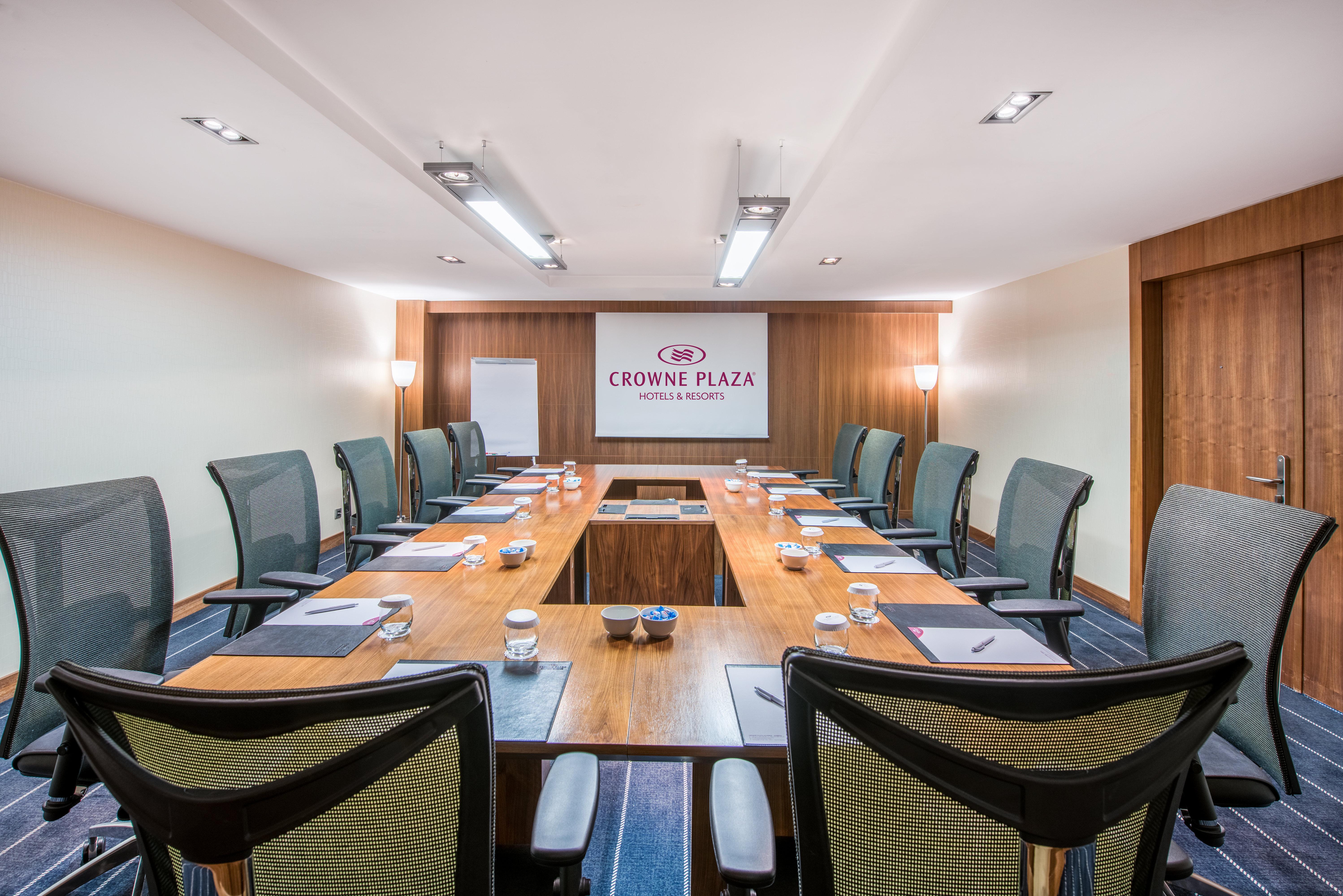 Crowne Plaza Istanbul Harbiye By Ihg Hotel Exterior photo Meeting room
