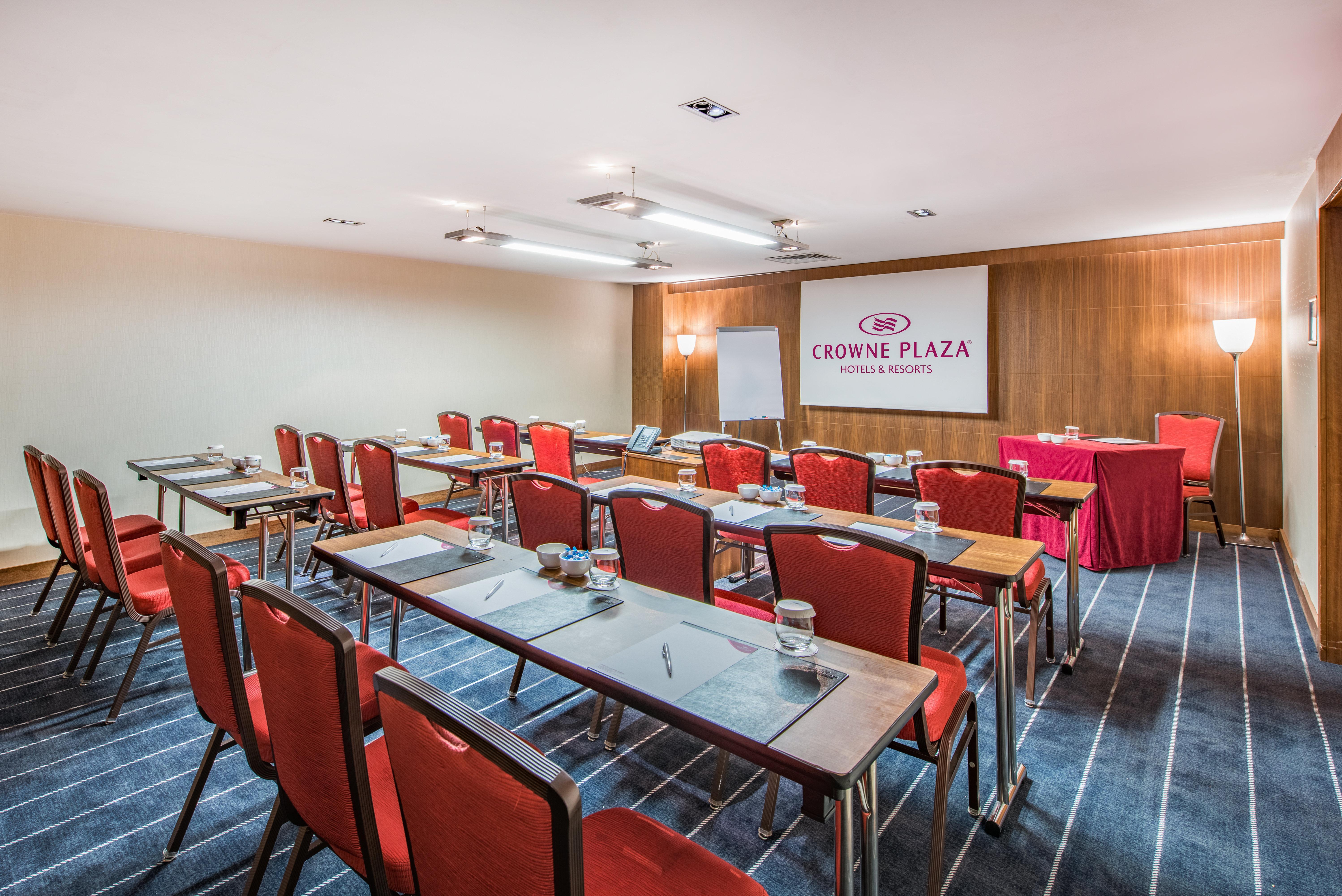 Crowne Plaza Istanbul Harbiye By Ihg Hotel Exterior photo Meeting room