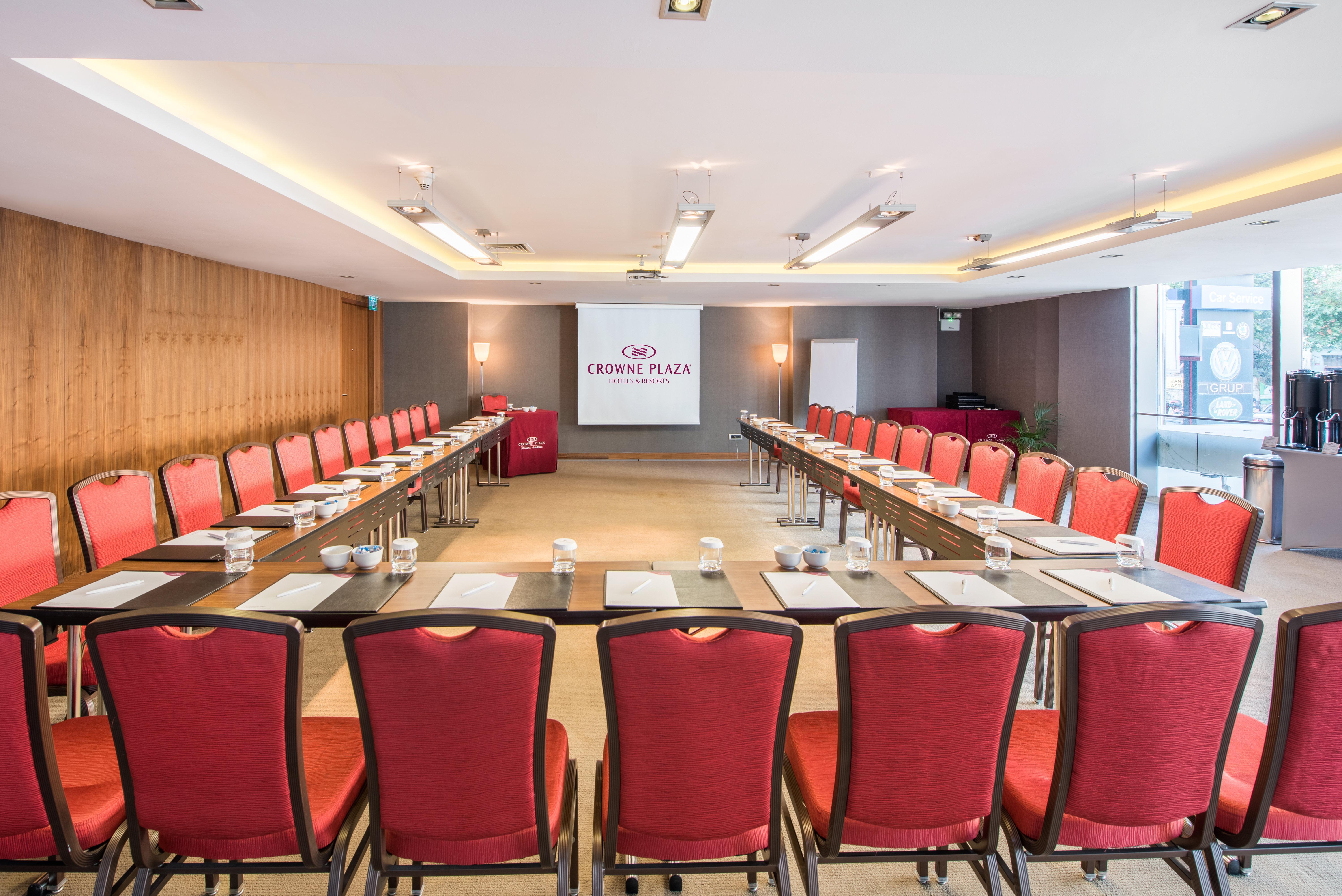 Crowne Plaza Istanbul Harbiye By Ihg Hotel Exterior photo Meeting room