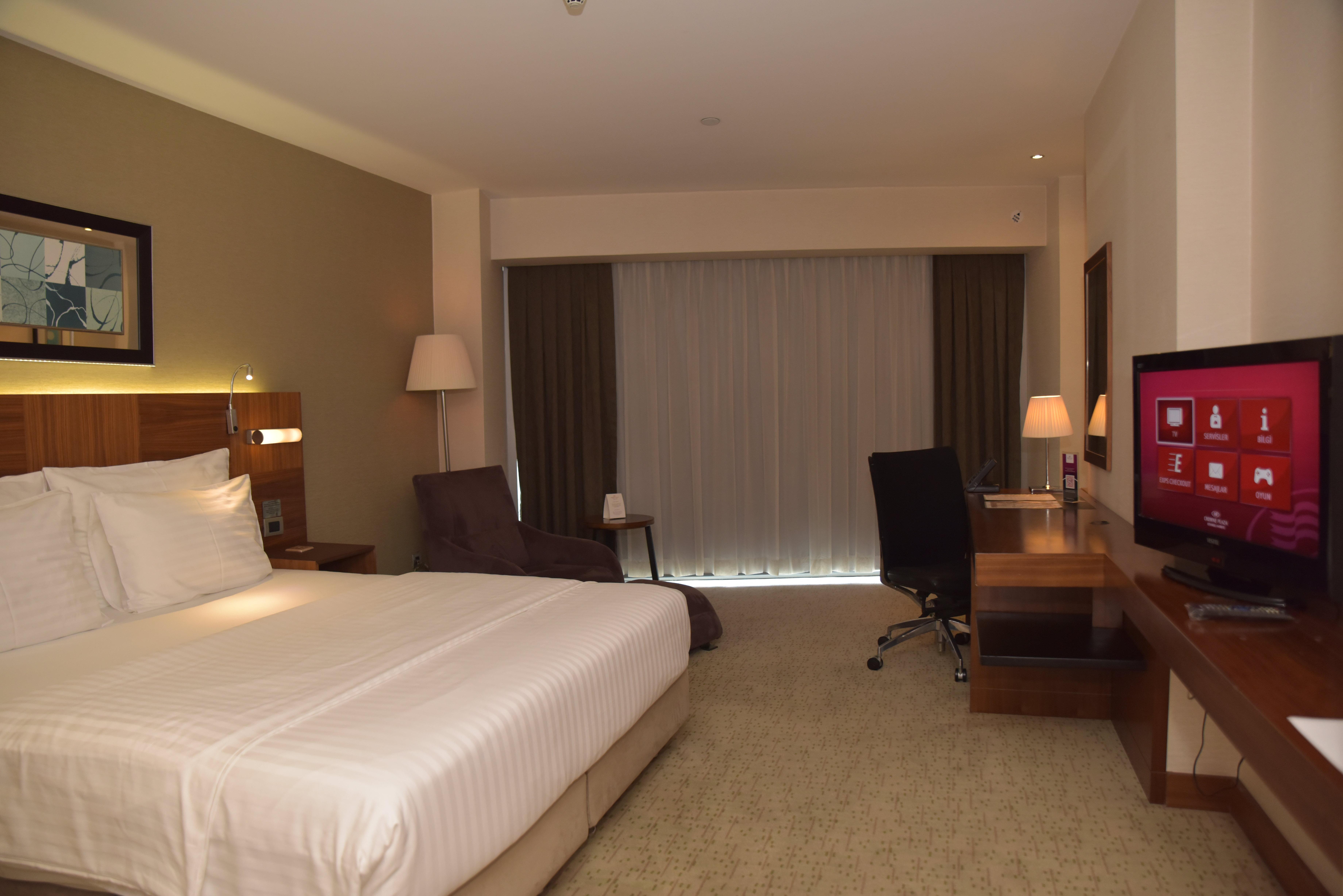 Crowne Plaza Istanbul Harbiye By Ihg Hotel Exterior photo A room at the hotel