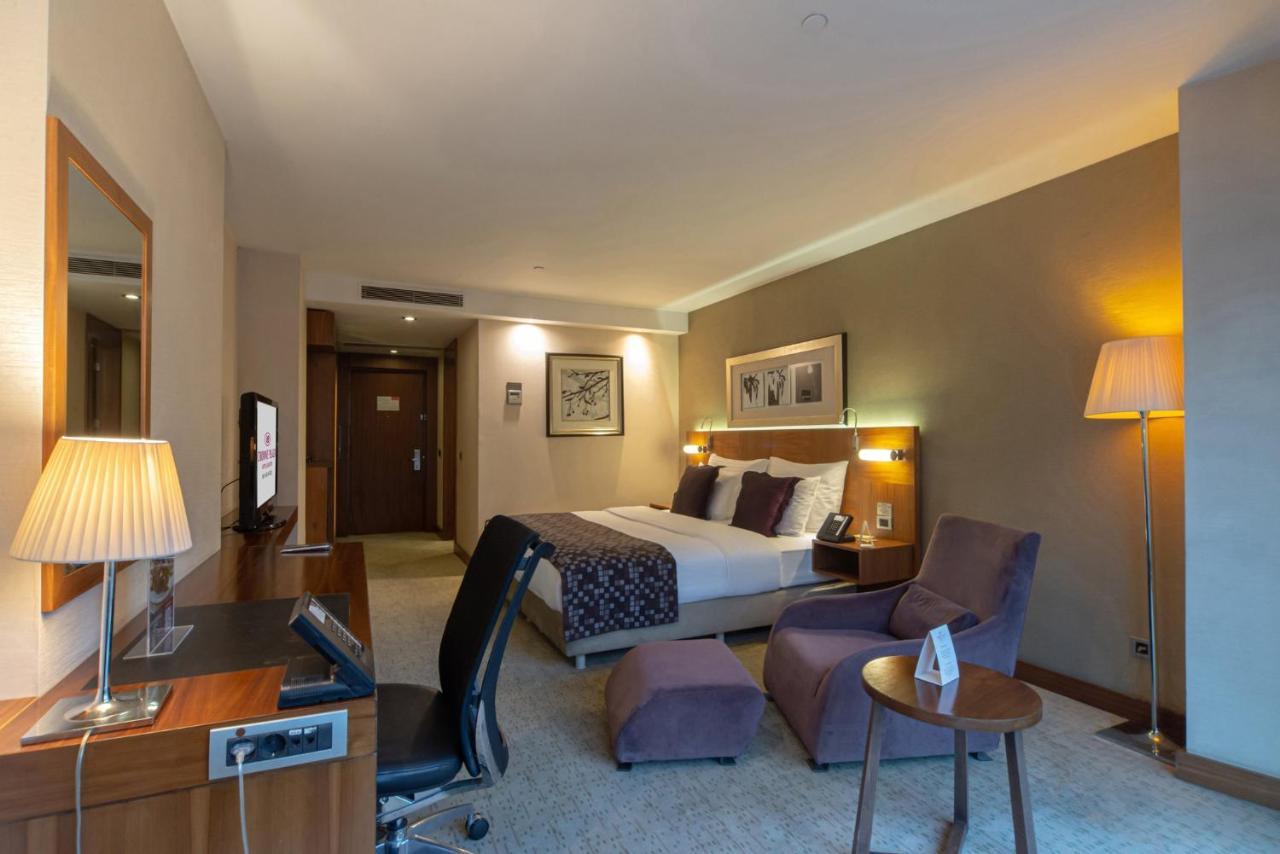 Crowne Plaza Istanbul Harbiye By Ihg Hotel Exterior photo A room at the Hilton London Heathrow