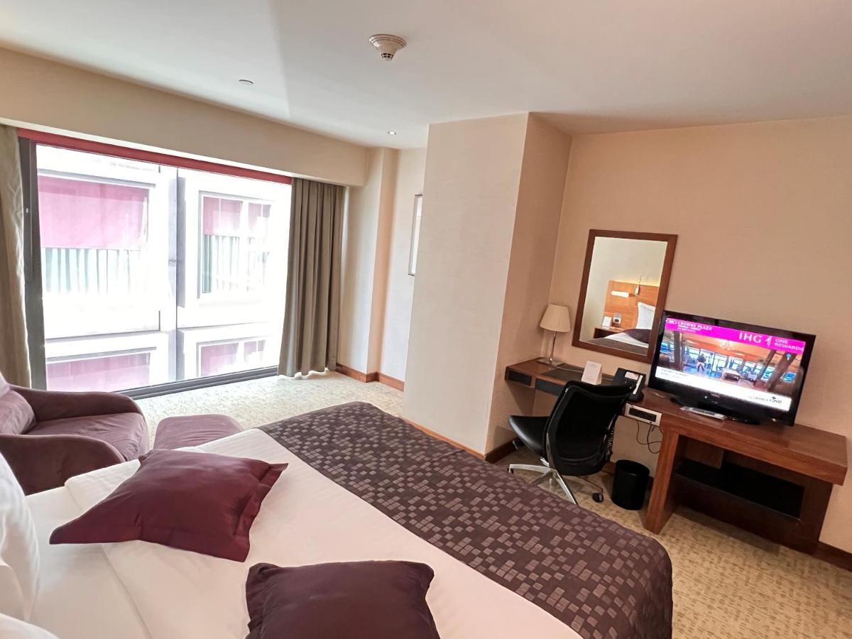 Crowne Plaza Istanbul Harbiye By Ihg Hotel Exterior photo A room at the hotel
