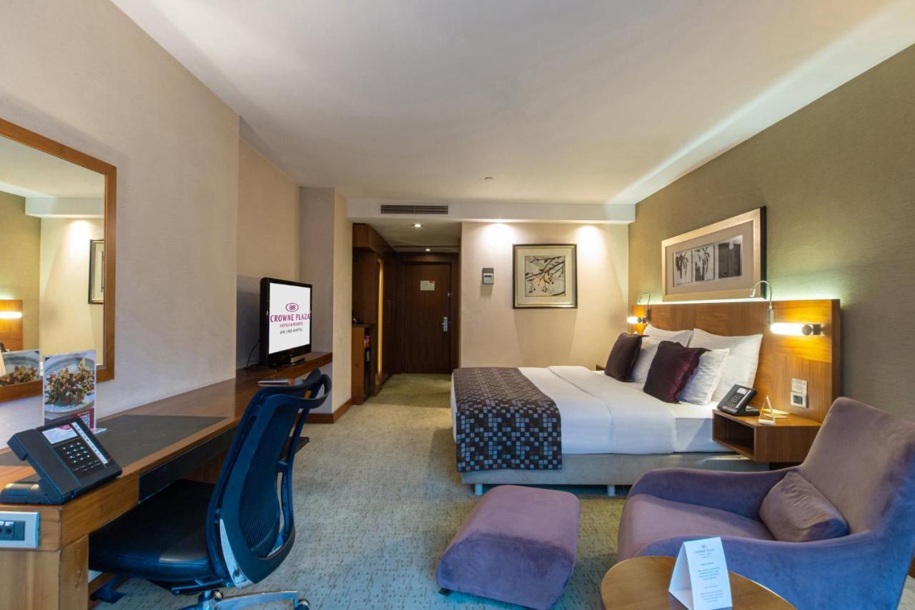 Crowne Plaza Istanbul Harbiye By Ihg Hotel Exterior photo A room at the Hilton London Heathrow