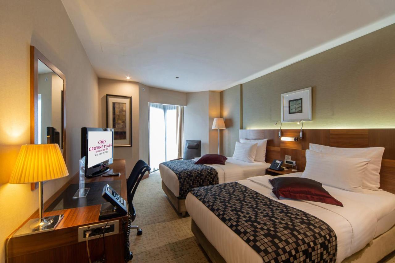 Crowne Plaza Istanbul Harbiye By Ihg Hotel Exterior photo A room at the Crowne Plaza Hotel, Dublin Airport