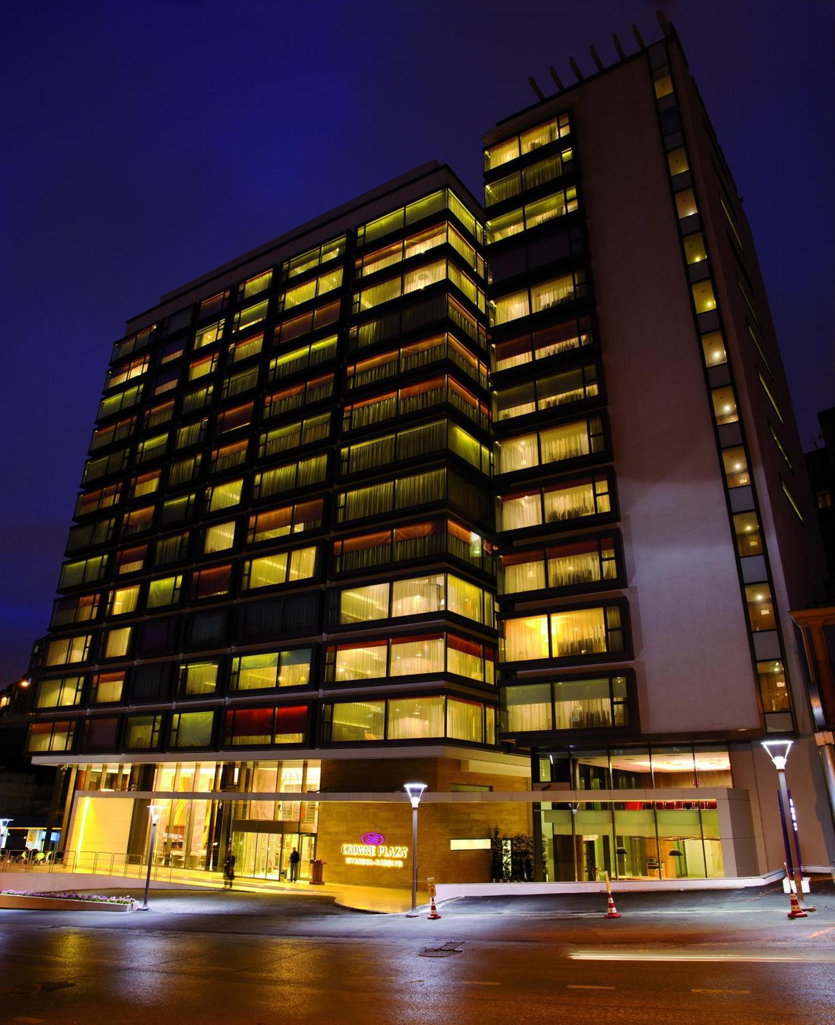 Crowne Plaza Istanbul Harbiye By Ihg Hotel Exterior photo The hotel at night