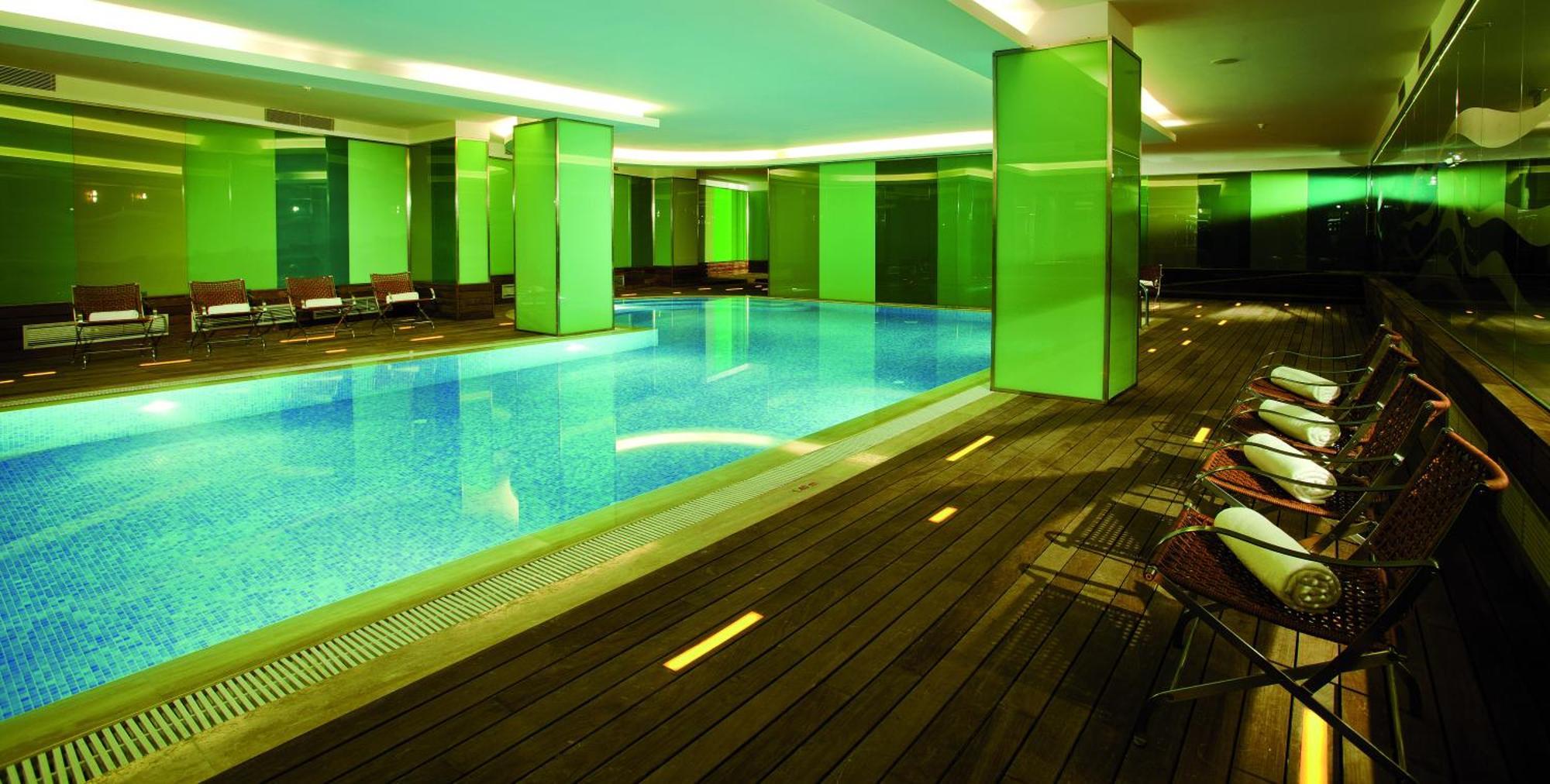 Crowne Plaza Istanbul Harbiye By Ihg Hotel Exterior photo The pool at the Mandarin Oriental, Istanbul