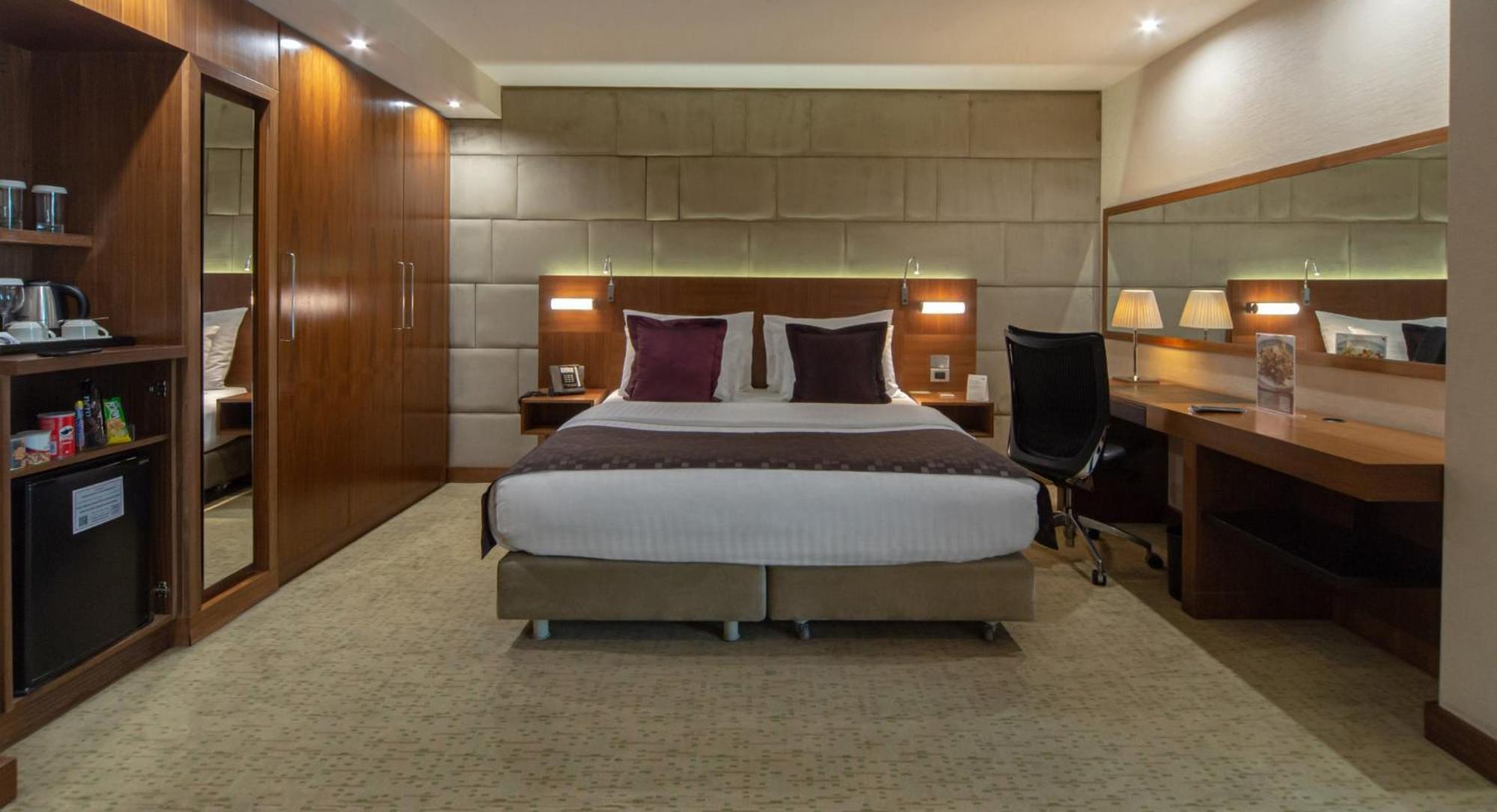 Crowne Plaza Istanbul Harbiye By Ihg Hotel Exterior photo A bedroom at the hotel